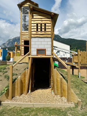 Kletteranlage mit Tunnel